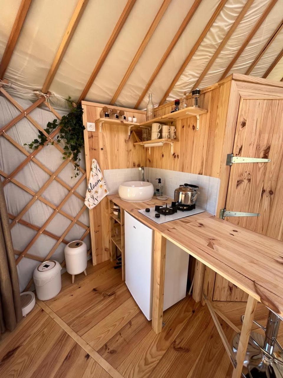 Les Logements Insolites De La Base Nautique Verneuil  외부 사진